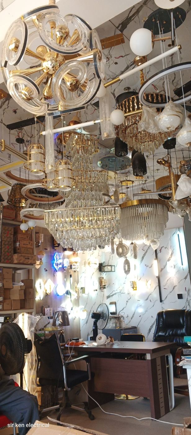 Chandeliers & Lighting Fixtures